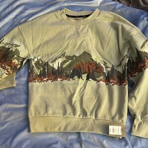 Boy's XL Green Mountain Bear Crewneck Sweater